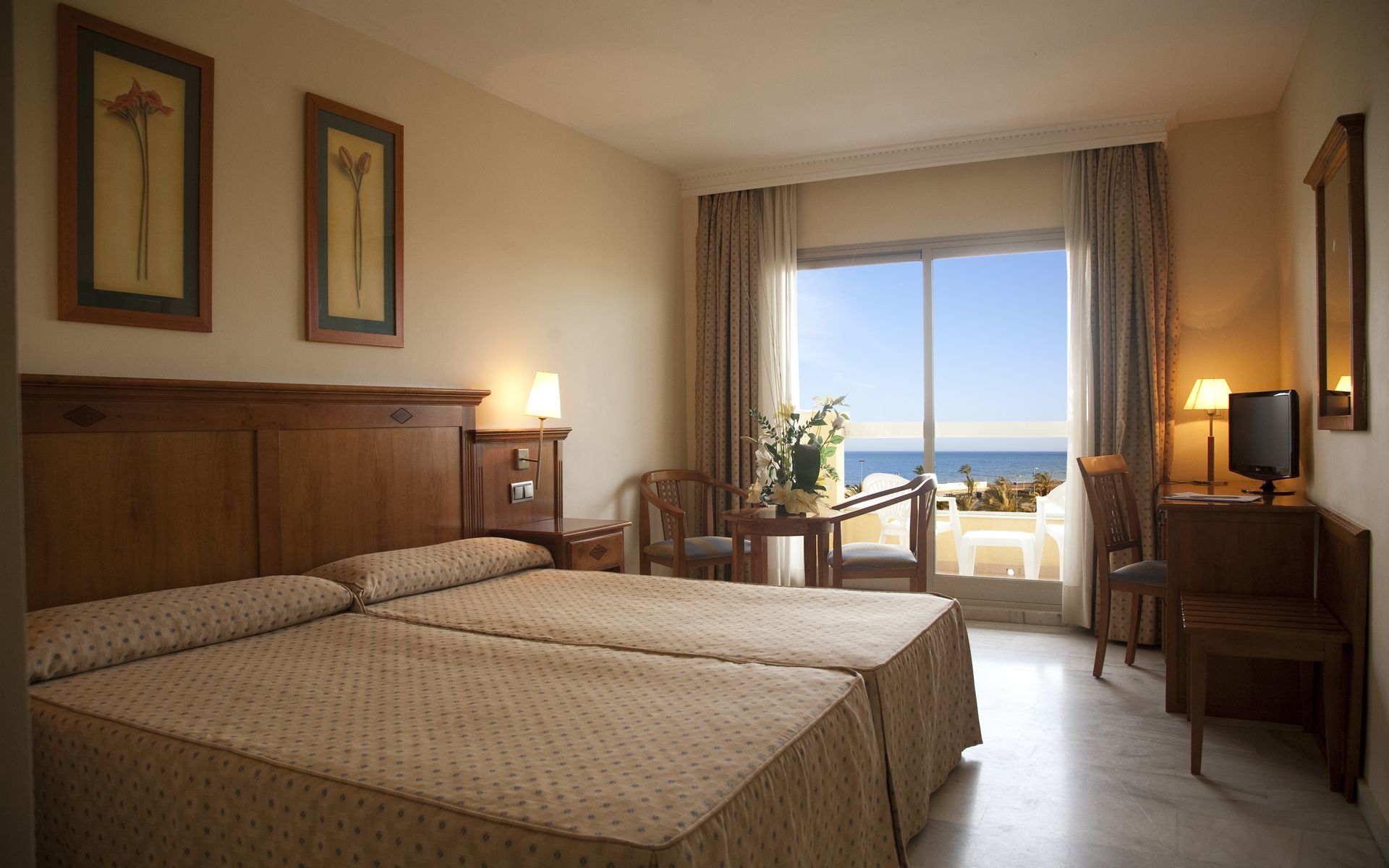 Bq Andalucia Beach Hotel Torre Del Mar Exteriör bild